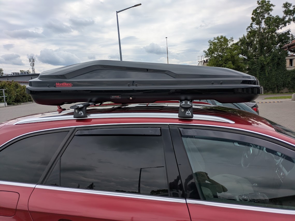 Box dachowy Mont Blanc Altitude 350 czarny metalik zamontowany na Audi Avant